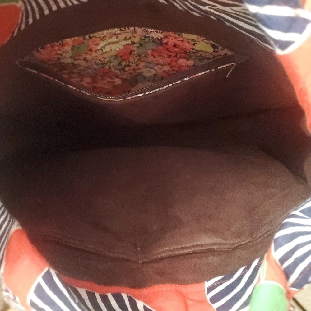 BESO Handbag - Picture 3 of 4